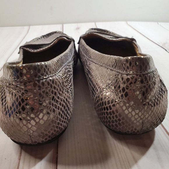 Vionic Flats Loafers 9 Womens Comfort Shoes Silver Gray Metallic Leather Slip On - Picture 5 of 10
